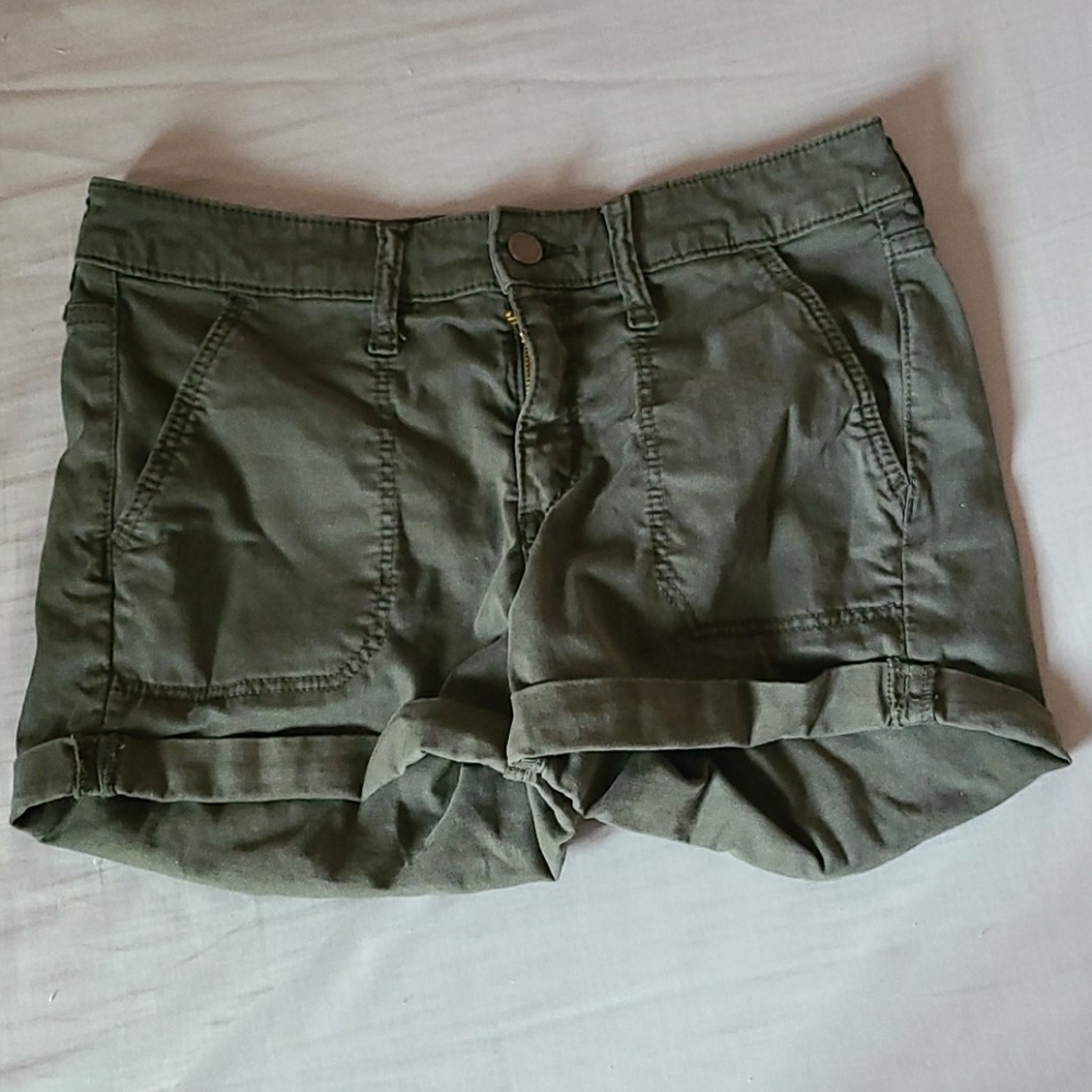 Universal Thread shorts green size 2